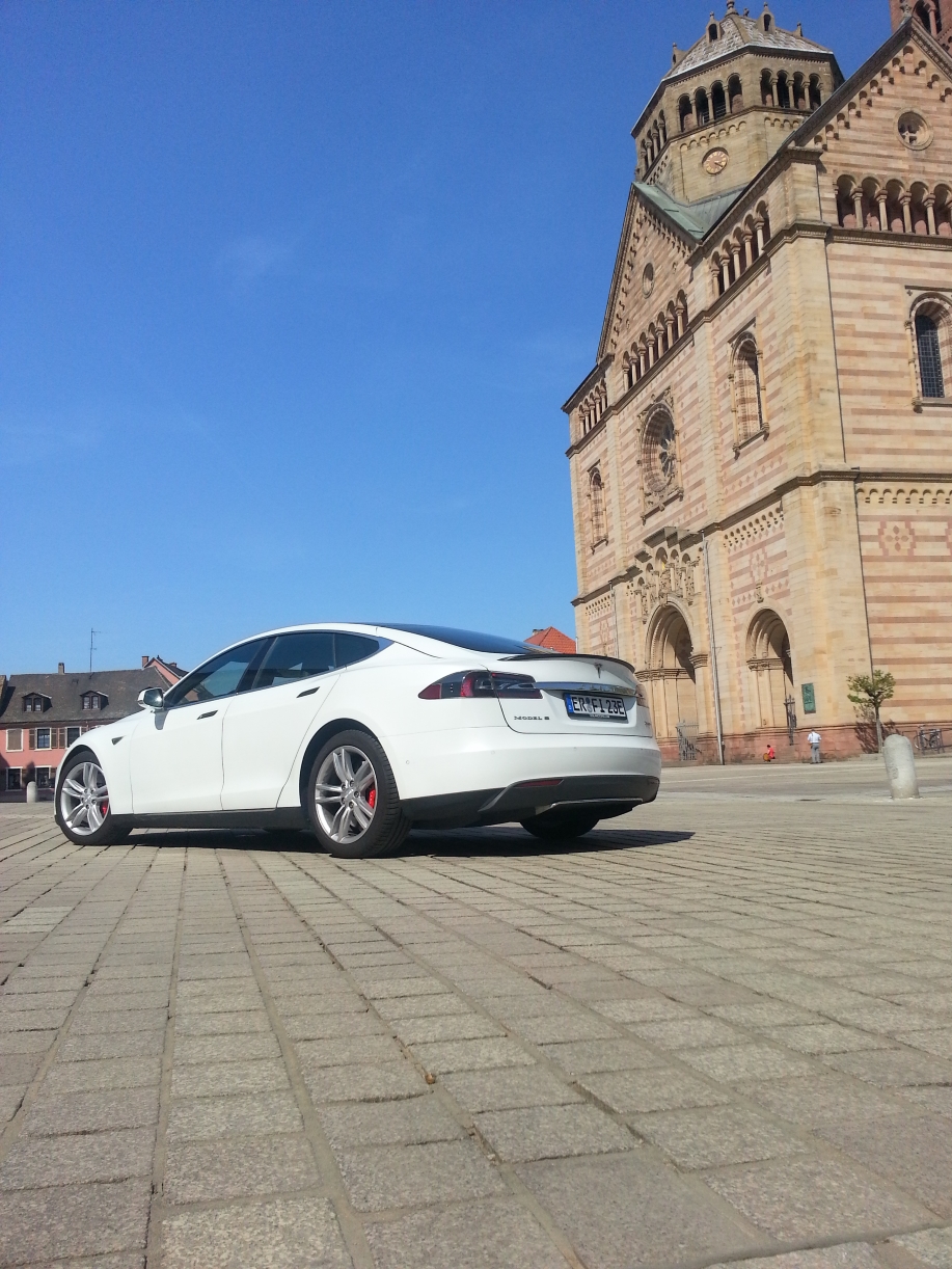 Findet man so etwas auch wenn man in Regensburg einen Tesla mietet?