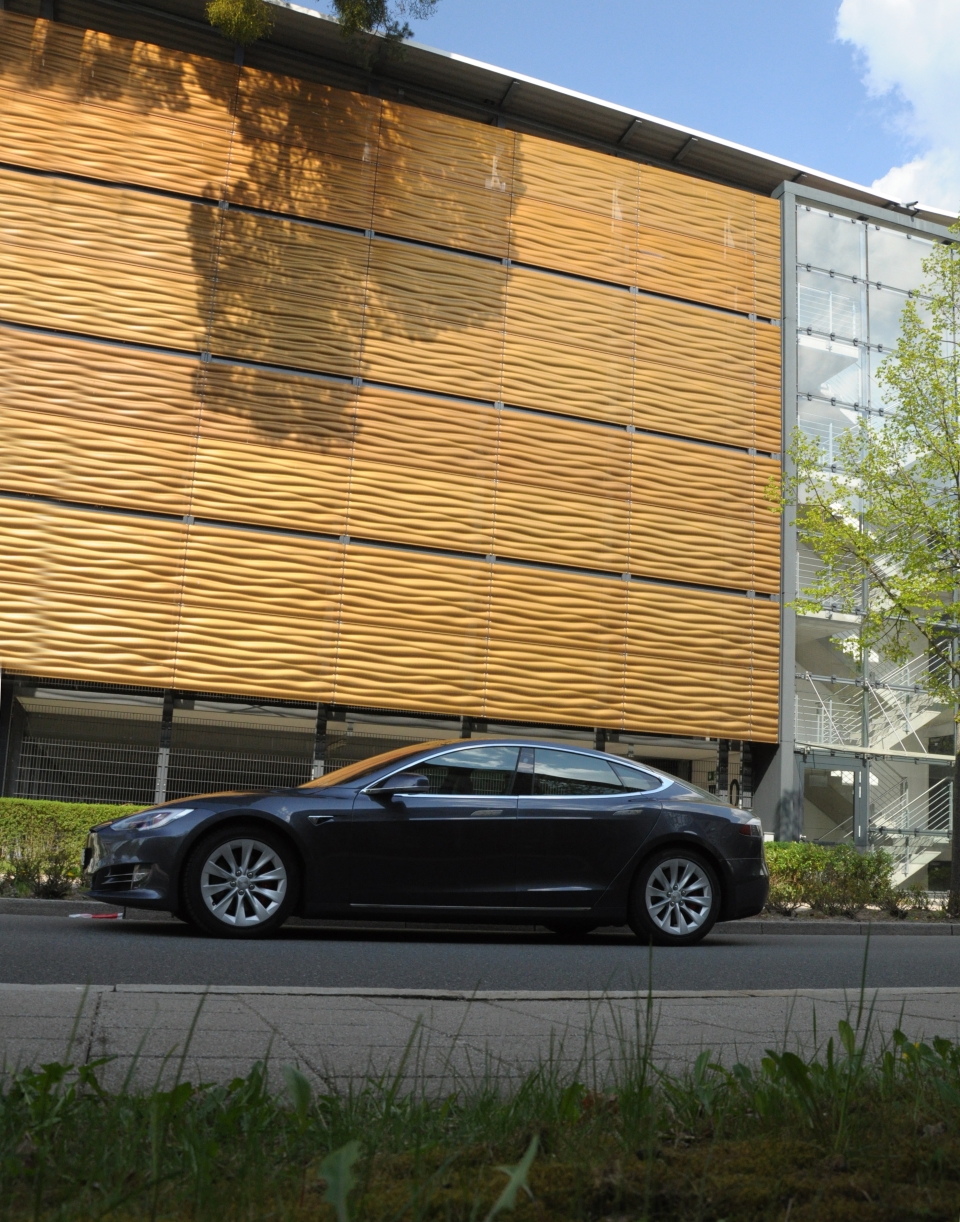 Kontraste photo Auch in München wäre ein Model S für eine Langzeitmiete zu haben