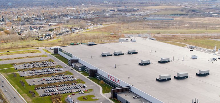 Gigafactory3 photo Hier werden von Tesla Batterien und Autos entstehen, die man bie Tesla-Car-Rent in Nürnberg Erlangen Regensburg mieten kann