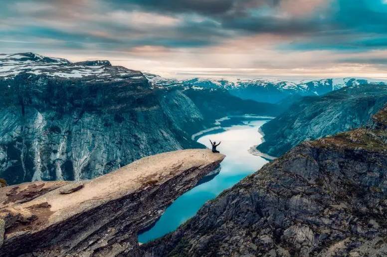 Nowegen fiord photo Elektroautos in Norwegen Tesla an der Spitze