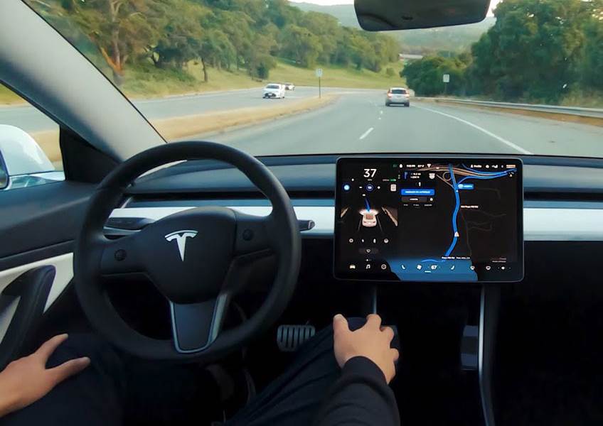 Tesla Autopilot photo Tesla Autopilot in einem Mietwagen